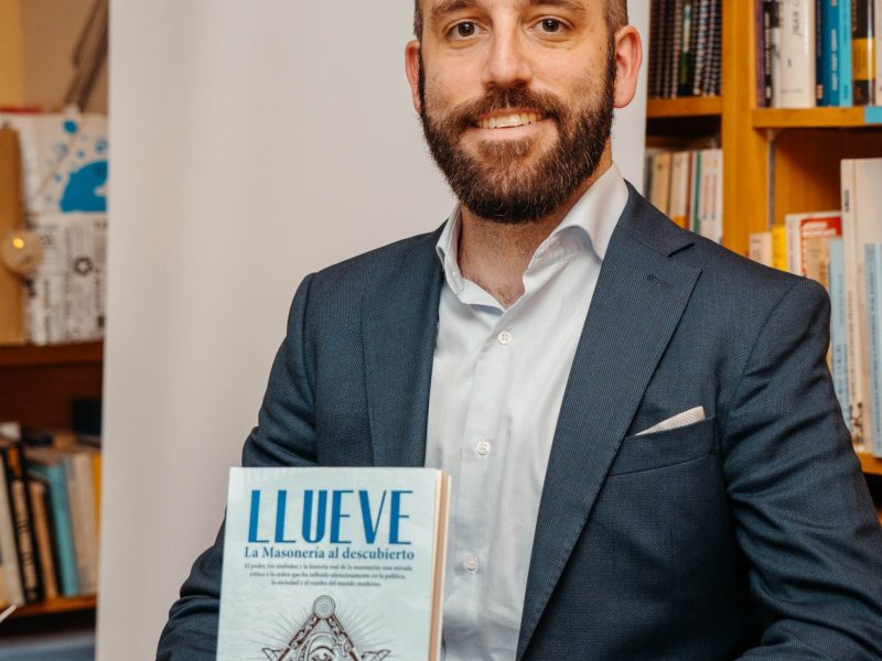 Pablo Sánchez Acero – Llueve: La Masonería al descubierto